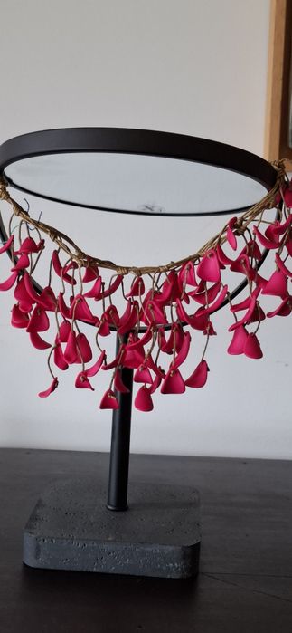 Colar rosa fucsia com bolsa
