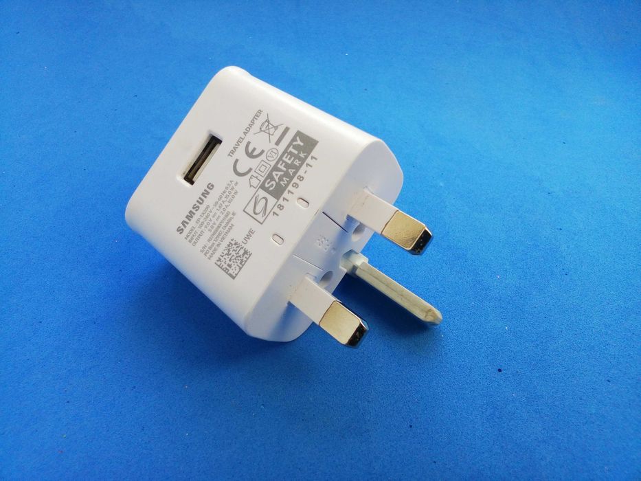 Мережевий зарядний адаптер живлення Samsung EP-TA200  (UK Type G)