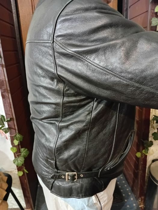 Шкіряна зимова куртка HUGO BOSS.