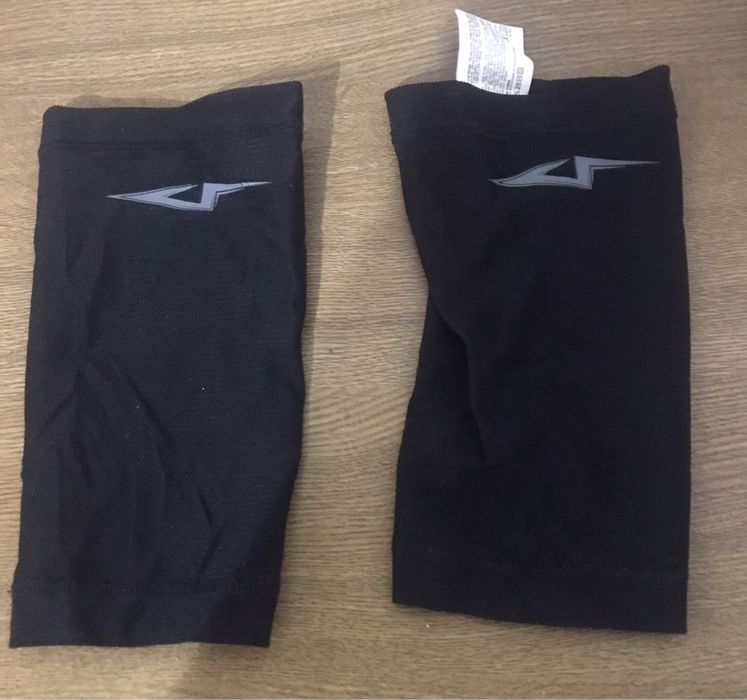 Caneleiras novas, em excelente estado.