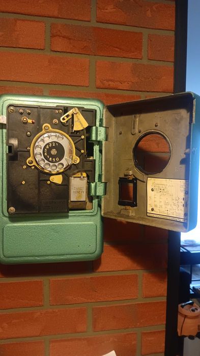 Telefon wrzutowy- Prl aw652-automat telefoniczny