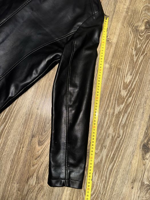 Куртка зі штучної шкіри з вишивкою