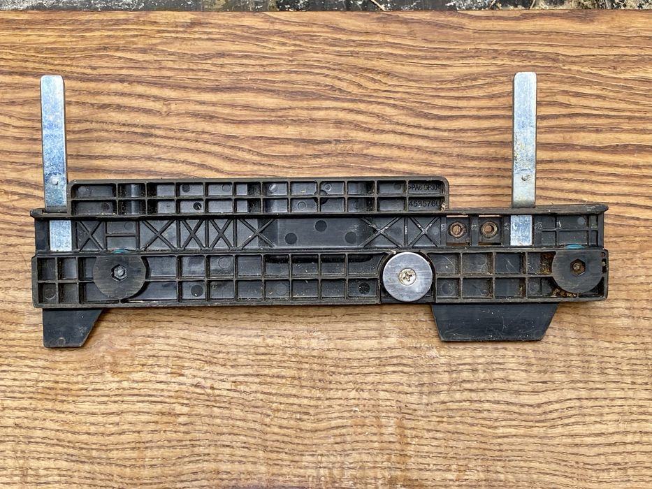 Adapter do szyny prowadzącej do pilarek i wyrzynarek Makita