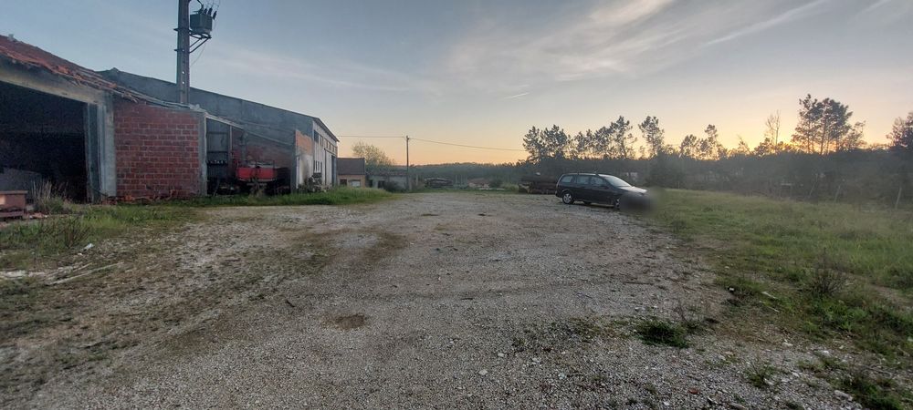 Vende-se Imovel com 4800m2 — Almagreira, Leiria