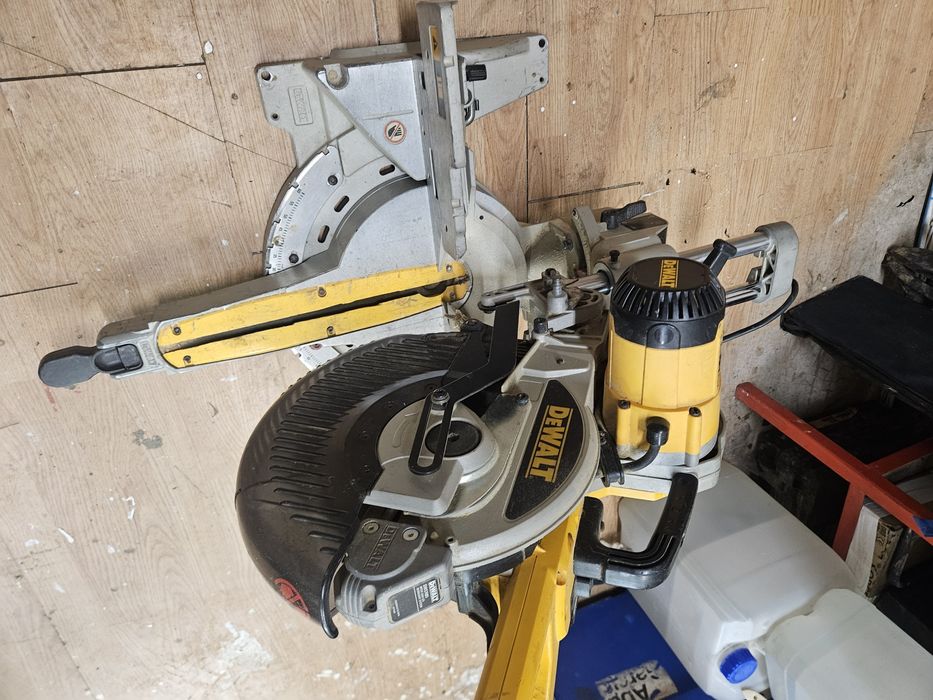 DEWALT DW717XPS pilarka ukosowa 250mm XPS 110v