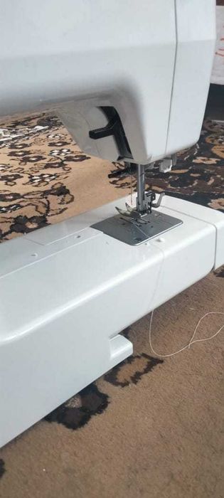 Електро швейна машинка.