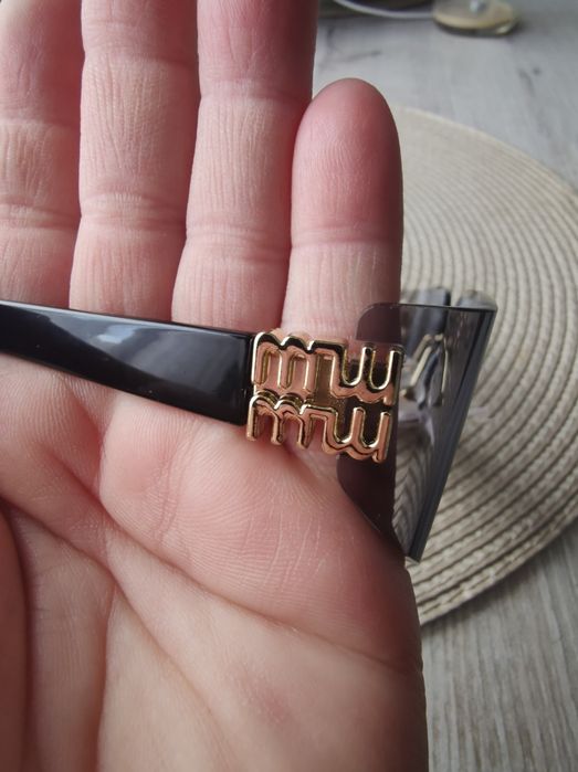 Okulary przeciwsłoneczne miumiu