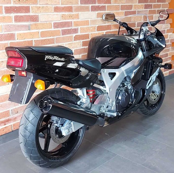 Honda cbr 900rr fireblade sc28