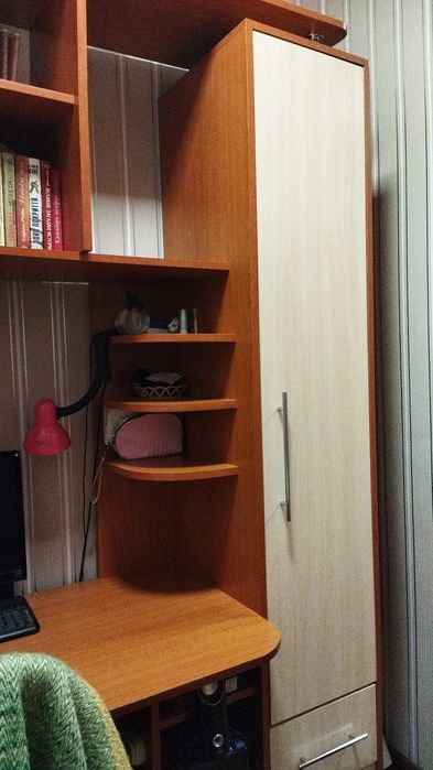 Робоча стінка в кімнату