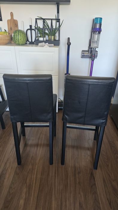 Conjunto IKEA Tipo Bar | Mesa Alta + 2 Bancos BERGMUND | Excelente Estado | 190€