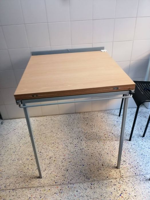 Mesa extensível com 2 tamanhos