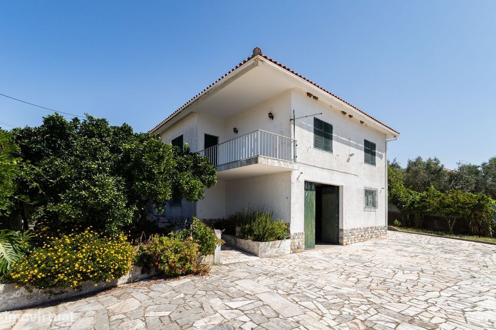 Moradia T3 Isolada, com garagem de 157 m2 térrea em lote de 1.331 m2 c