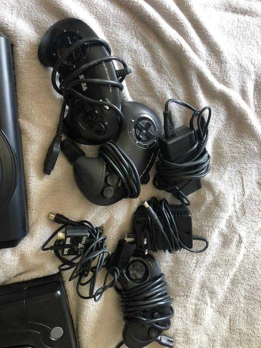 SEGA Mega Drive 16-BIT + 2 Comandos + Cabos