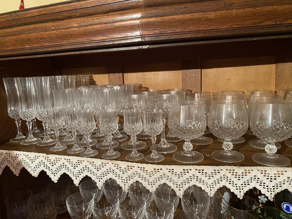 Conjunto completo de vários copos de cristal