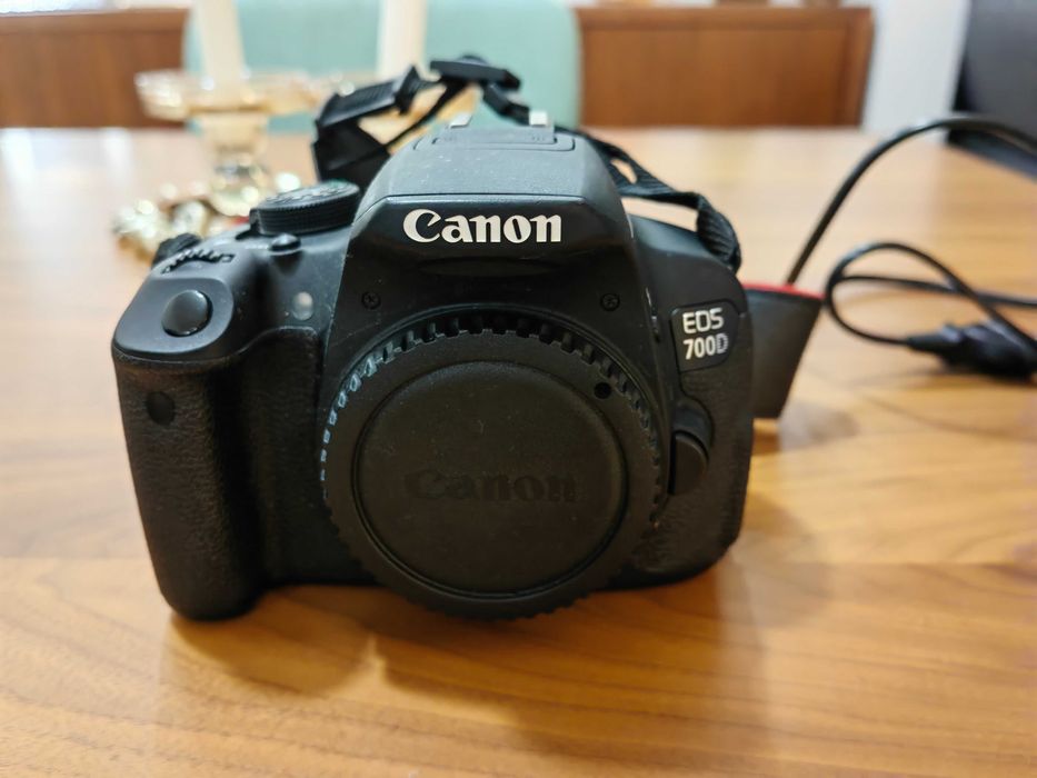 Máquina Fotográfica Canon EOS 700D