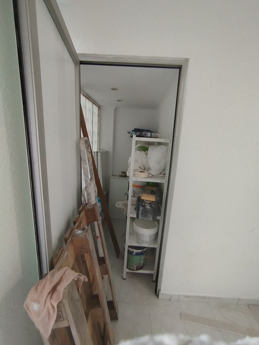 Armazém para alugar na Amadora/Brandoa. com 8m2, 10m2 e 20m2.  Com água e energia incluída.  Guardar ferramentas, móveis, trabalhos.  Apartir de 350€