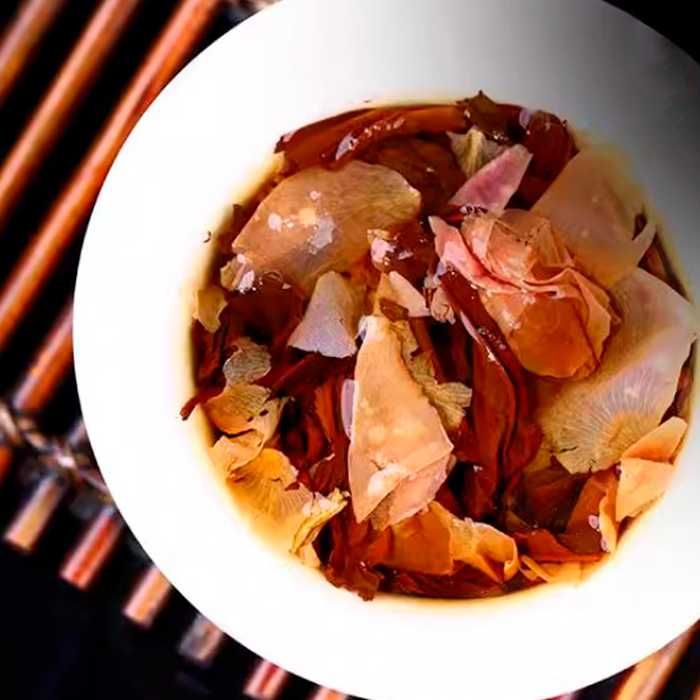 Дянь Хун 2025р 》• чорний чай з пелюстками троянди •《 50г від Сонгде