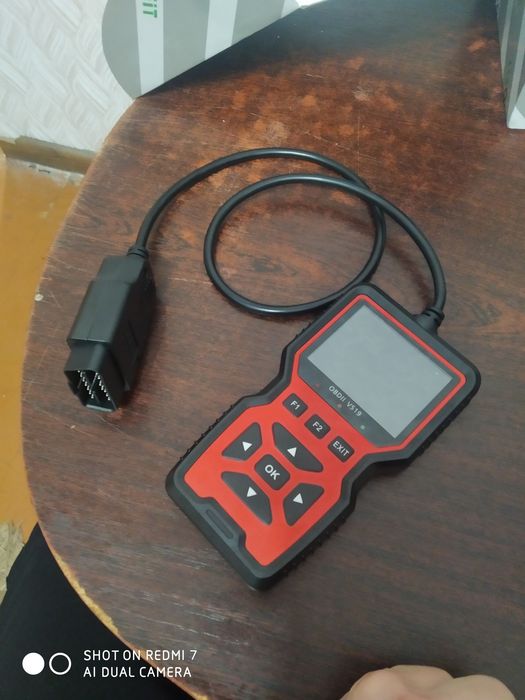 Продам OBD2 для автомобіля з дисплеєм керуванням без телефону