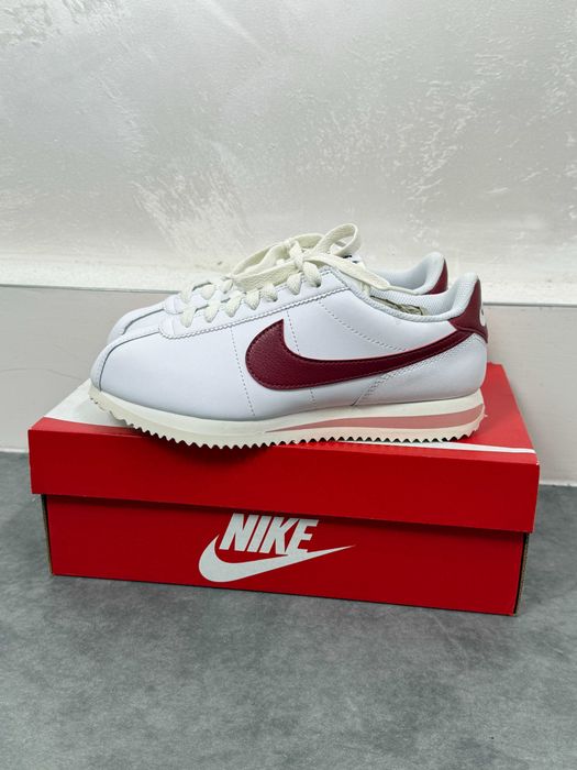 Damskie buty Nike sportswear cortez biało burgundowe DN 1791