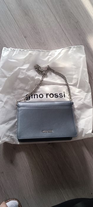 Skórzana torebka Gino Rossi na łańcuszku