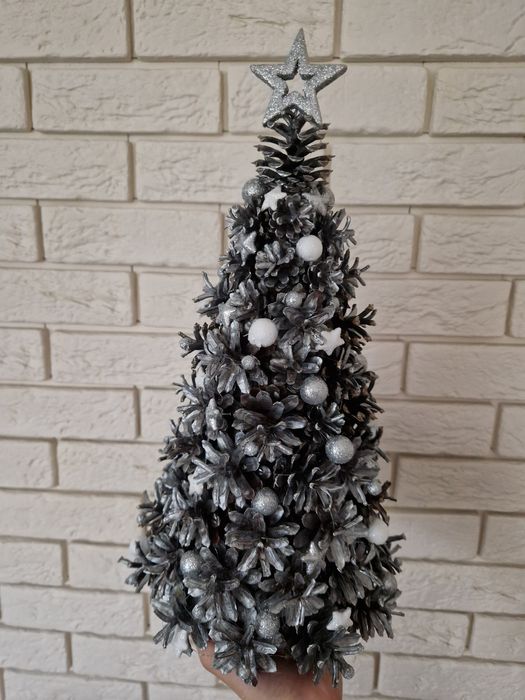 Choinka z szyszek, ręcznie robiona, idealna świąteczna dekoracja