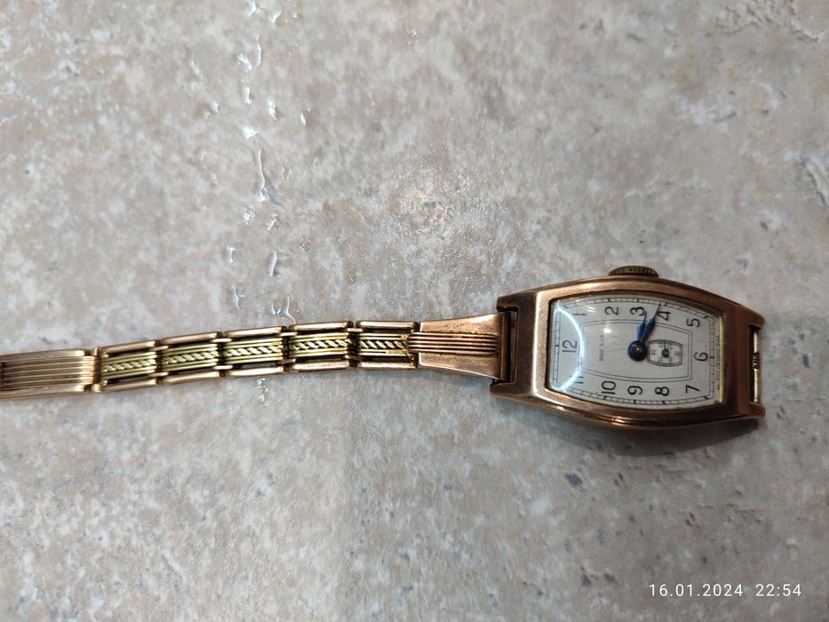 Золотые женские часы Заря и Звезда