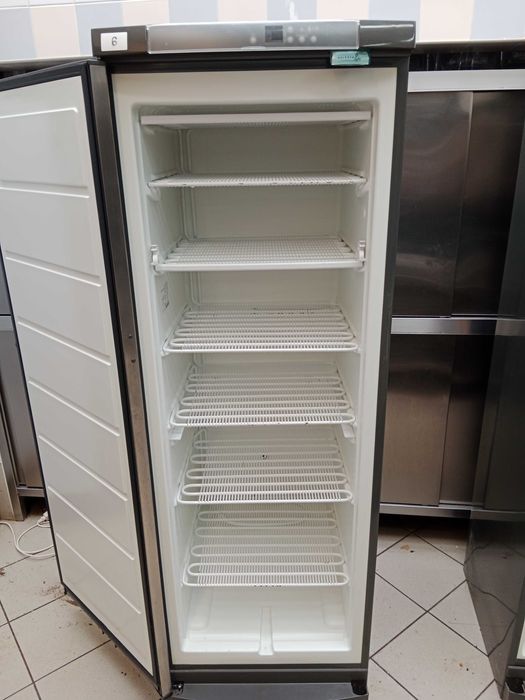 Zamrażarka Electrolux srebrna