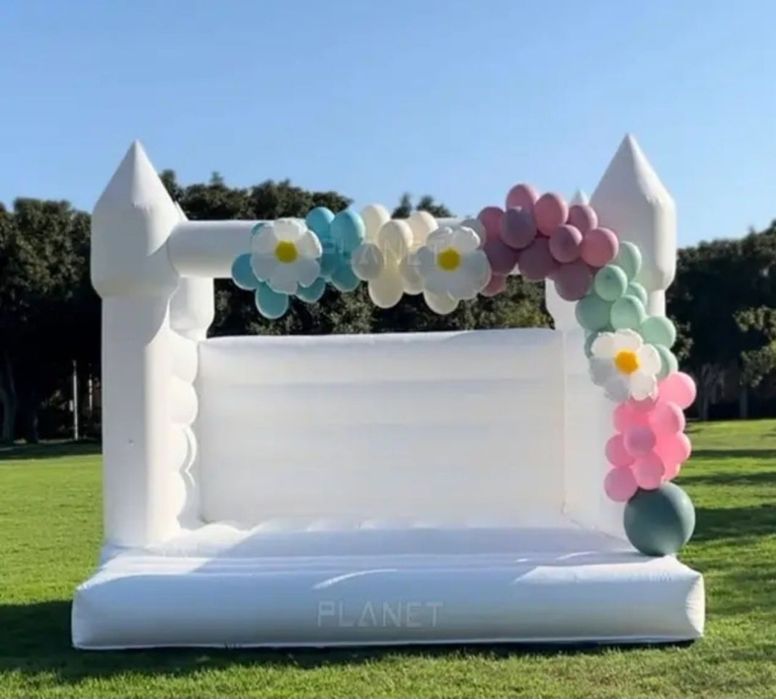 Insuflável branco em lona para festas batizados casamentos