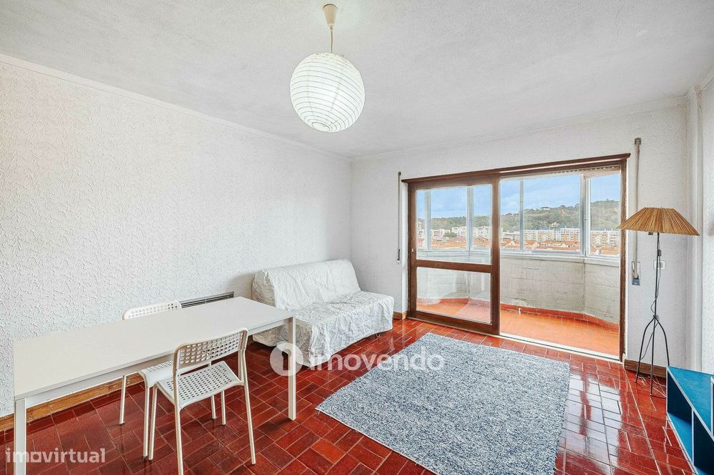 Apartamento T1 junto à praia, com estacionamento, Costa da Caparica