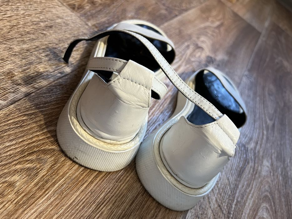 Продам босоножки