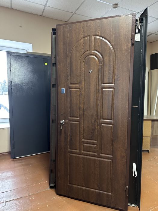 Вхідні двері в квартиру та будинок. В наявності та під замовлення