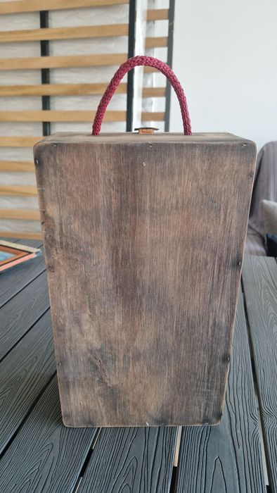 Caixa de madeira vintage para vinhos