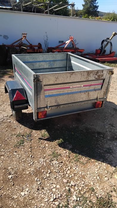 Vendo esta remorca serviu pouco como nova.1,00 mettro por 1,20 x0,40.m