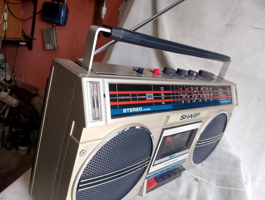 Rádio portátil, Sharp