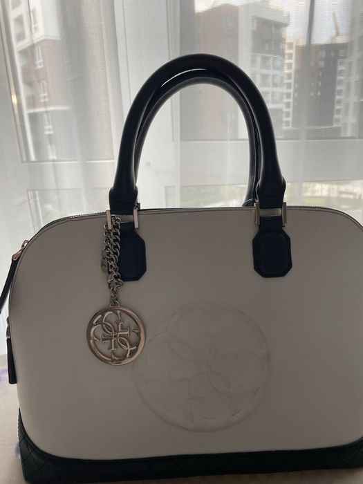 Продаю сумку Guess