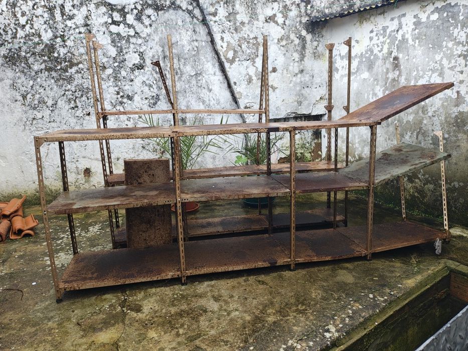 Estántes metálicas para dar