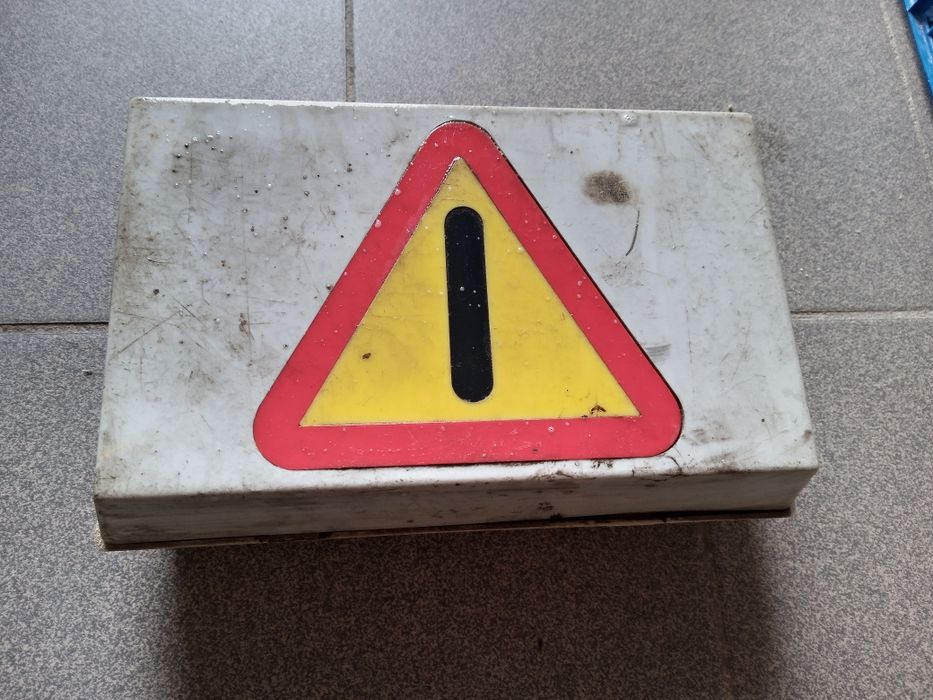 Stara apteczka samochodowa PRL