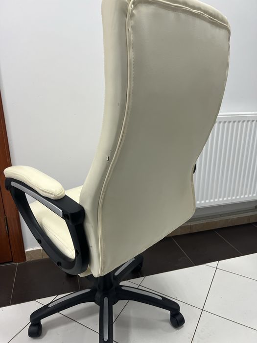 Крісло офісне Just Sit ZEUS – Бежевий