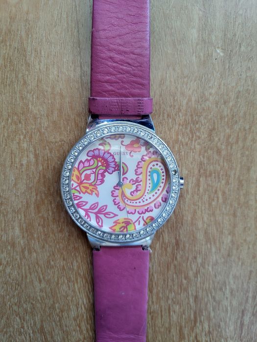 Relógio Fúcsia com Brilhantes - GUESS