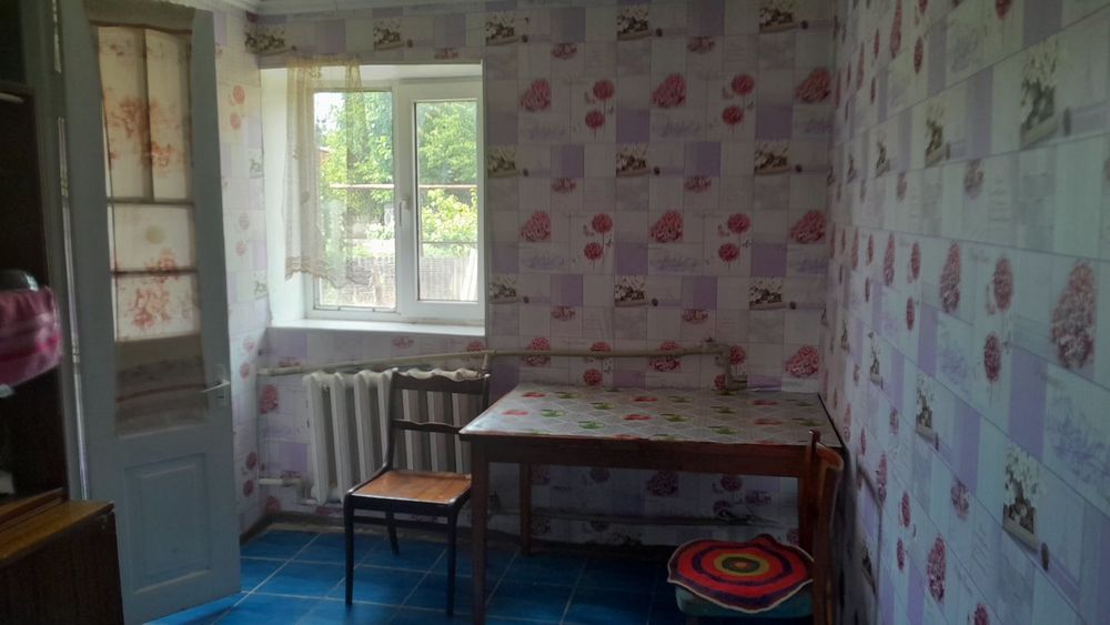 Продається двоповерховий будинок в м. Ананьїв