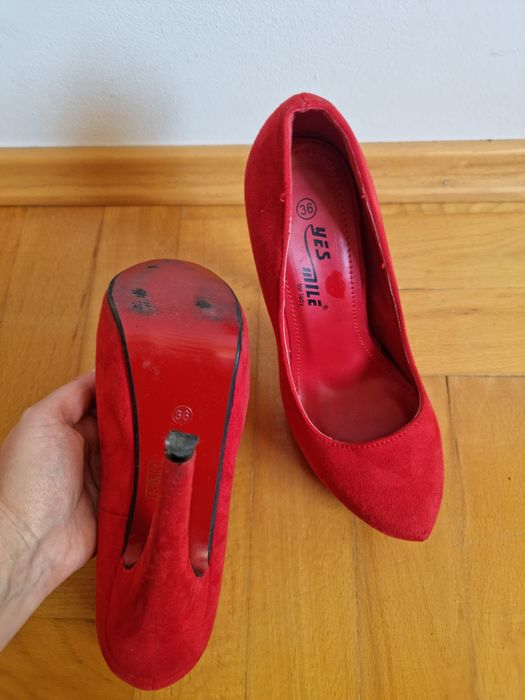 Czerwone buty na obcasie rozmiar 36