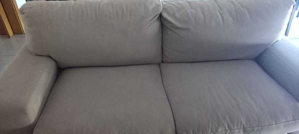 Sofá 3 lugares com 2 metros em ótimo estado