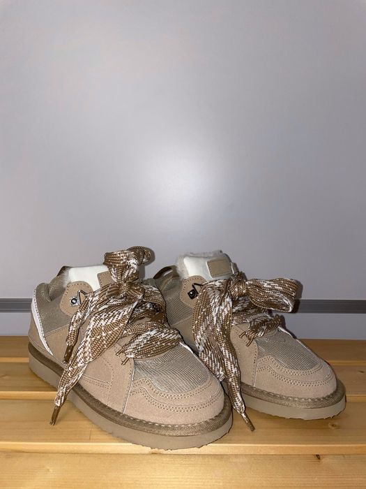 Теплі бежеві кросівки