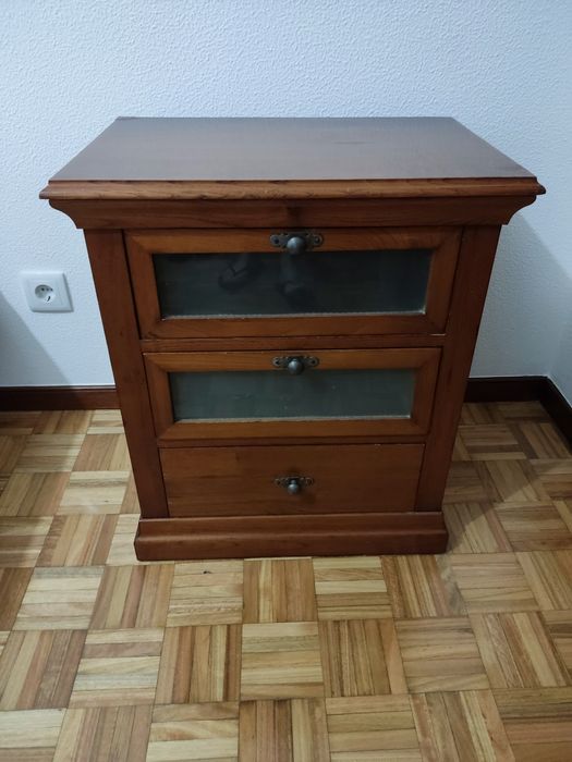 Mesa cabeceira 3 gavetas