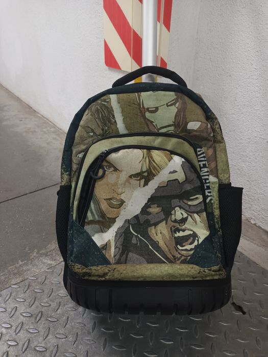 Mochila com várias divisões e rodinhas