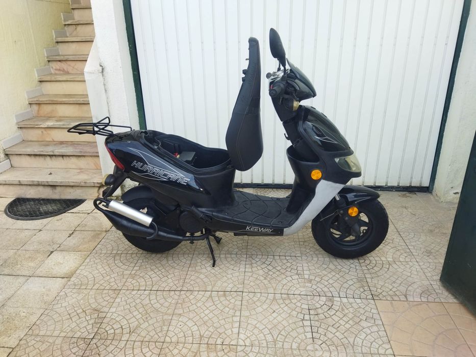 Scooter, acelera, motorizada, ciclomotor, keeway 50cc 2T de garagem