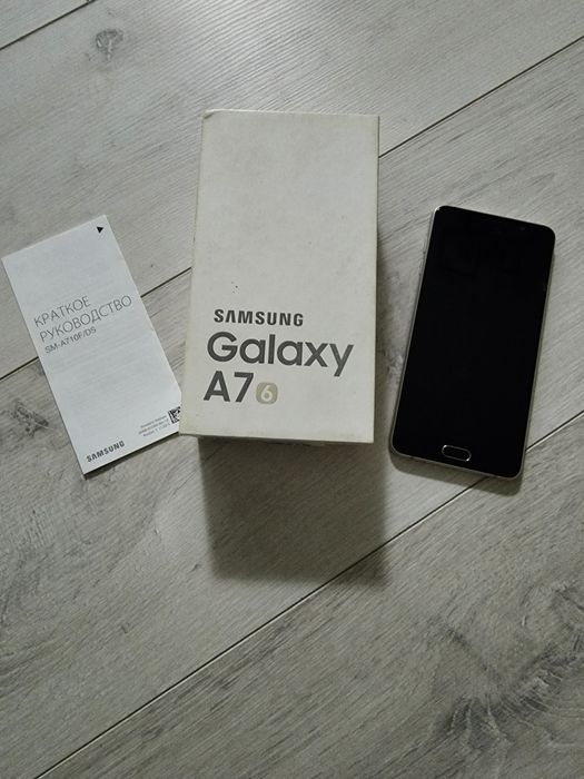 Мобильный телефон Samsung Galaxy A7 2016 .
