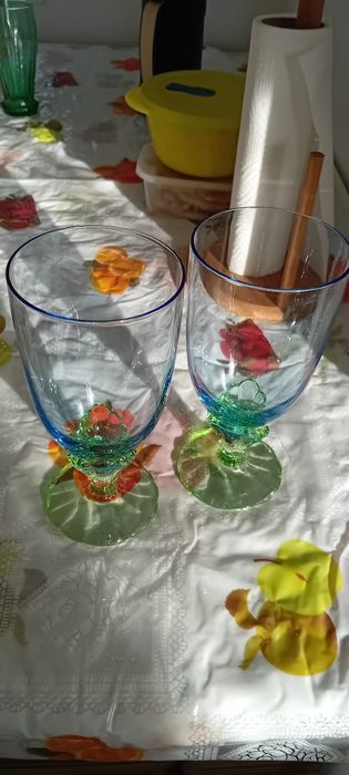 Conjunto de 2 cálices de vidro coloridas