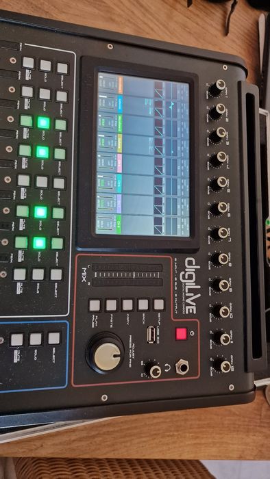 Mesa digital com 2 colunas behringer DR115DSP