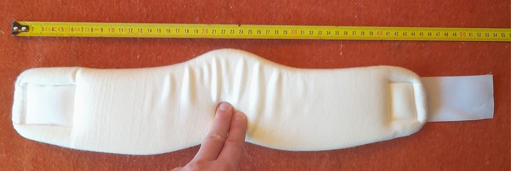 Kołnierz ortopedyczny miękki biały typu Schantza wysokość 10 cm.